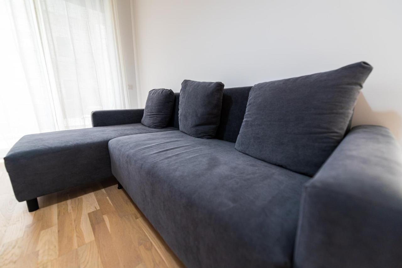 Sara - Stylish Apt With Balcony Near Piata Obor Bucharest Exterior photo