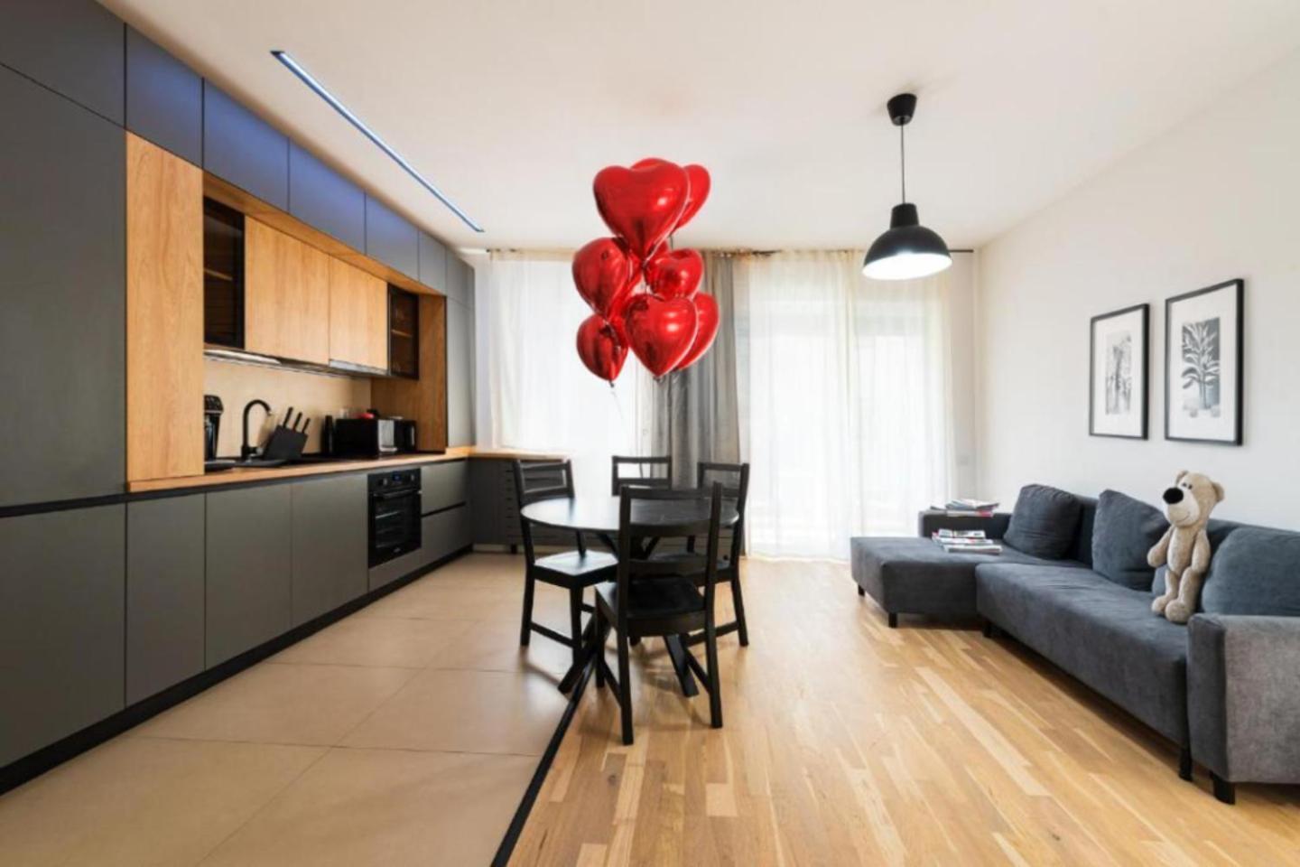 Sara - Stylish Apt With Balcony Near Piata Obor Bucharest Exterior photo